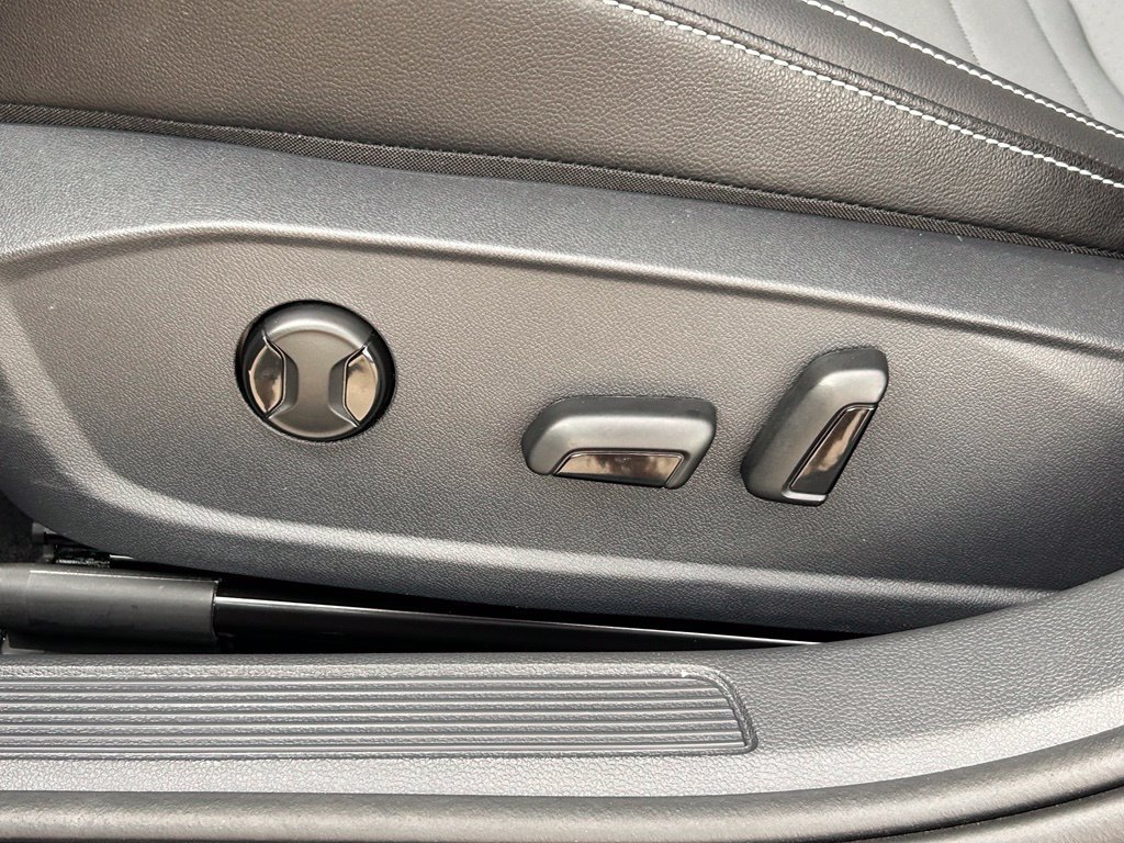 Certified 2026 Volkswagen Jetta SE FWD image 21