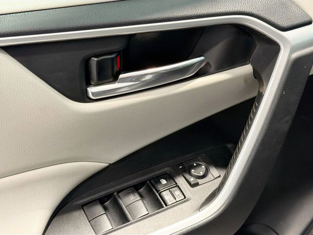 Used 2021 Toyota RAV4 XLE image 16