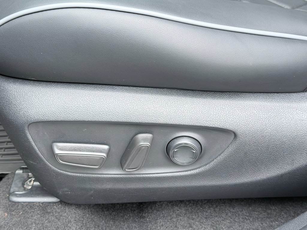 Used 2022 Toyota RAV4 XLE w/ Convenience Package FWD image 24