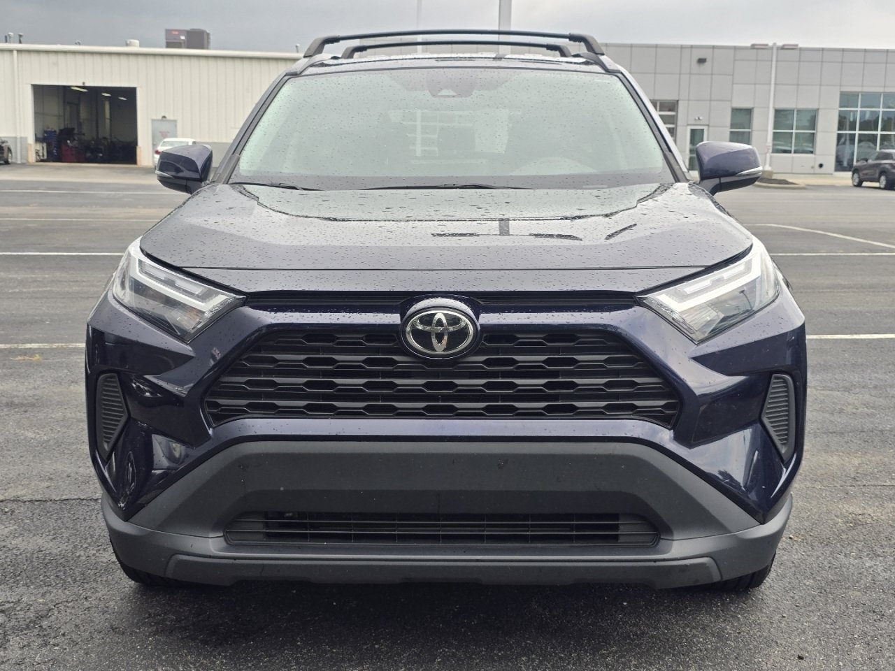 Used 2022 Toyota RAV4 XLE AWD/4WD image 2