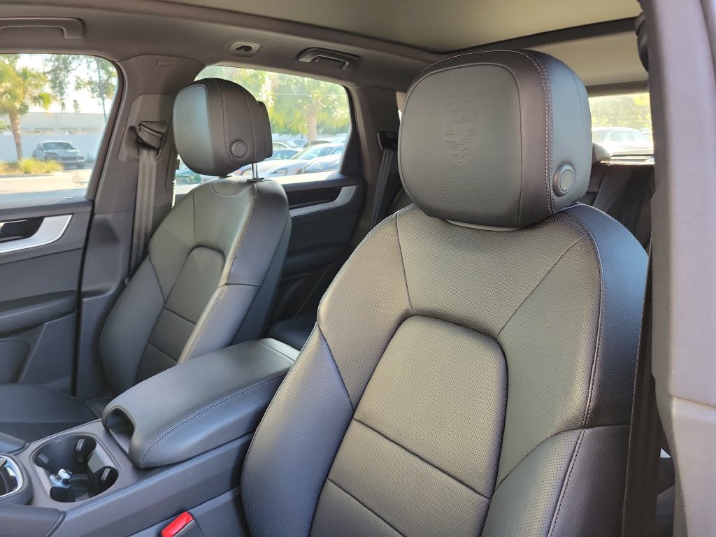 Certified 2026 Porsche Cayenne AWD/4WD image 5