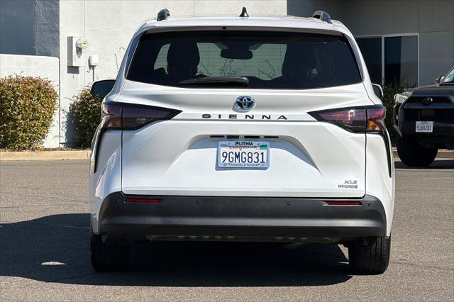 Certified 2023 Toyota Sienna XLE FWD image 8