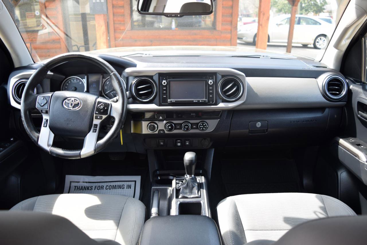 Used 2018 Toyota Tacoma SR5 AWD/4WD image 12