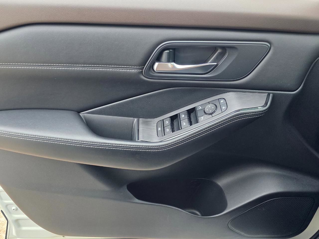 Used 2023 Nissan Rogue SV w/ SV Premium B Package image 10