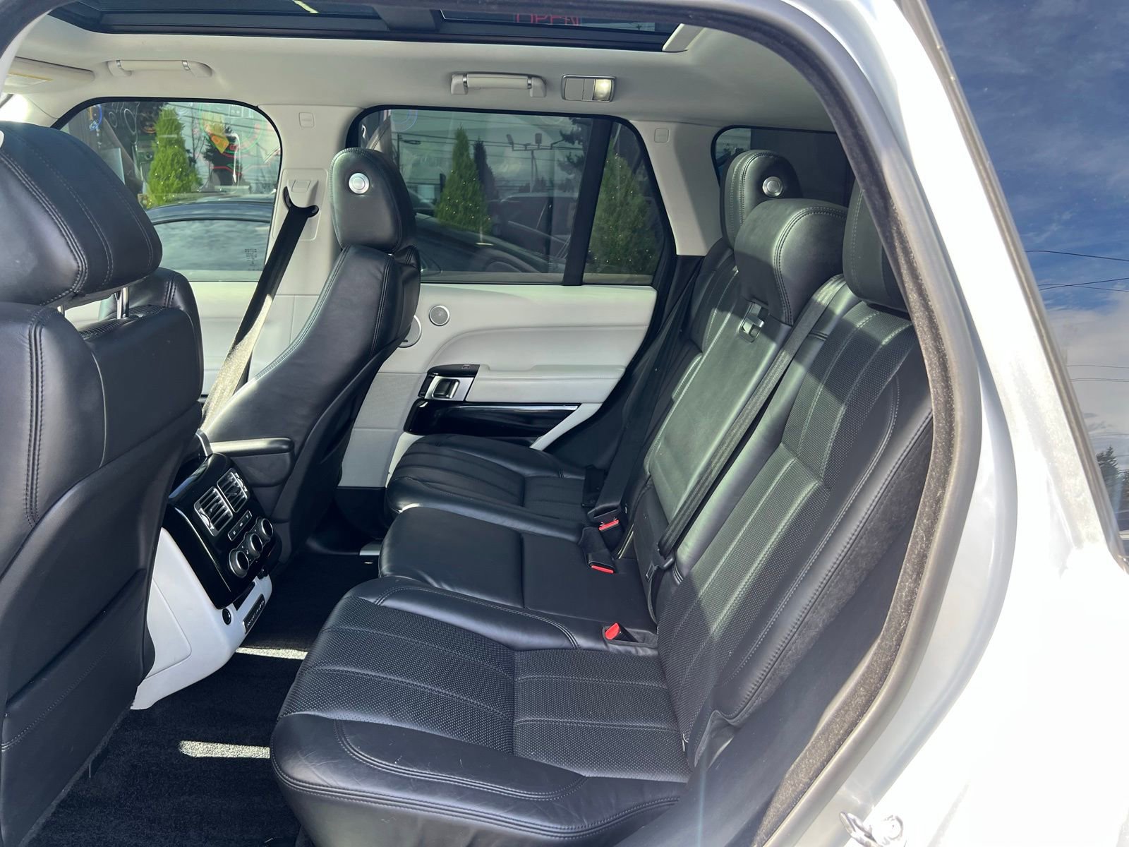 Used 2016 Land Rover Range Rover HSE AWD/4WD image 23