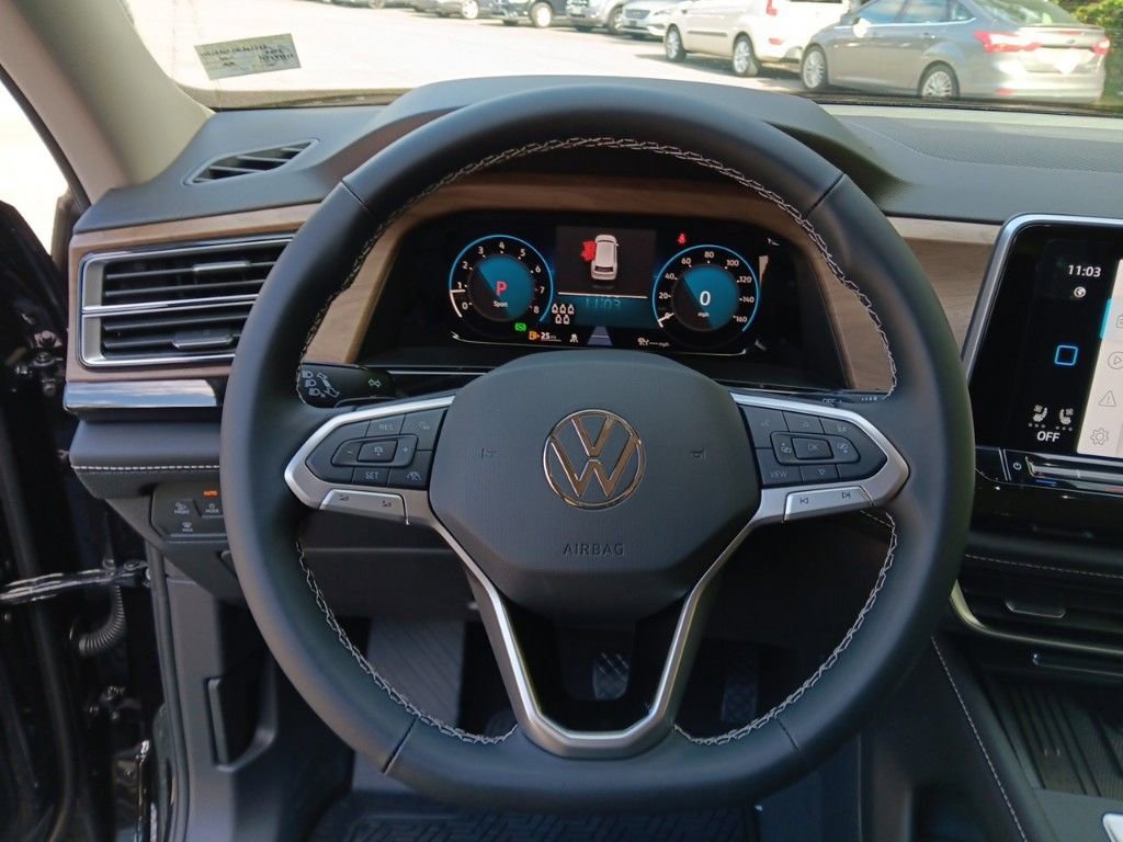 Used 2025 Volkswagen Atlas SE image 15