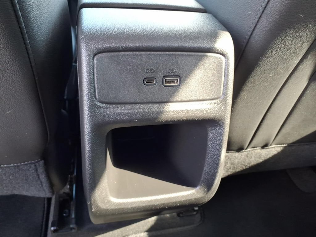 Used 2025 Chevrolet Trax LT w/ LT Convenience Package FWD image 17
