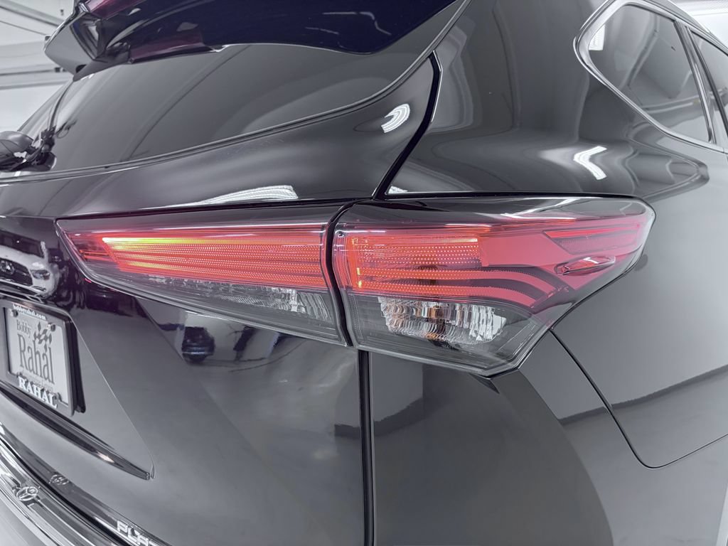 Used 2020 Toyota Highlander Platinum AWD/4WD image 9