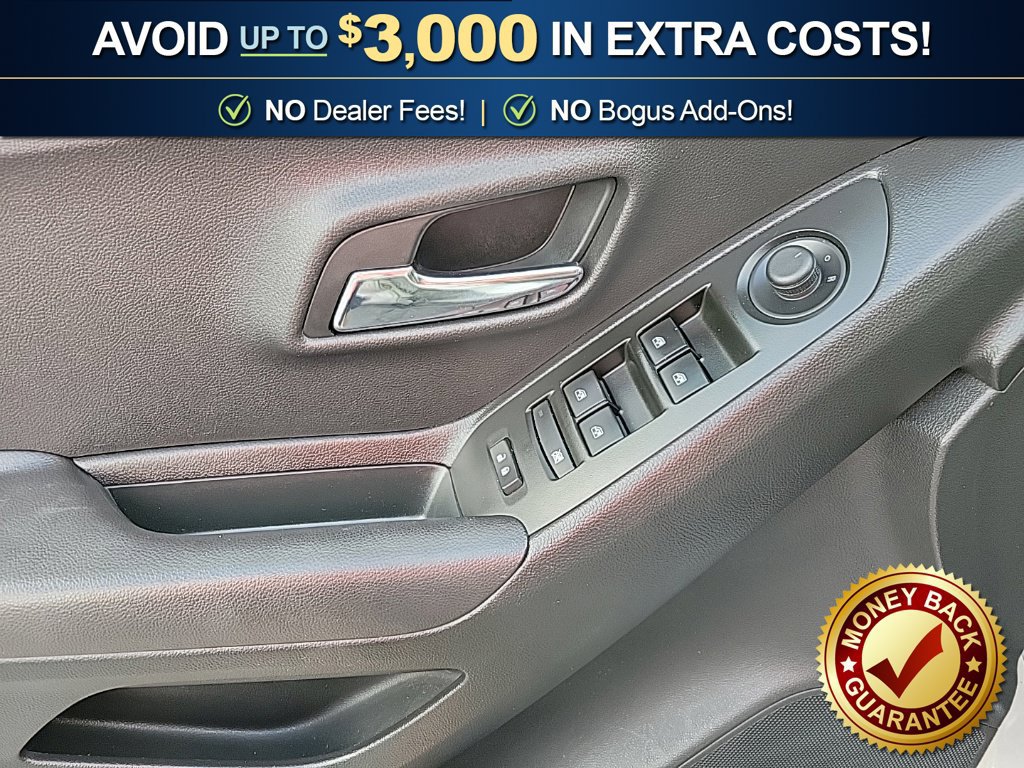 Used 2019 Chevrolet Trax LT w/ LT Convenience Package AWD/4WD image 18