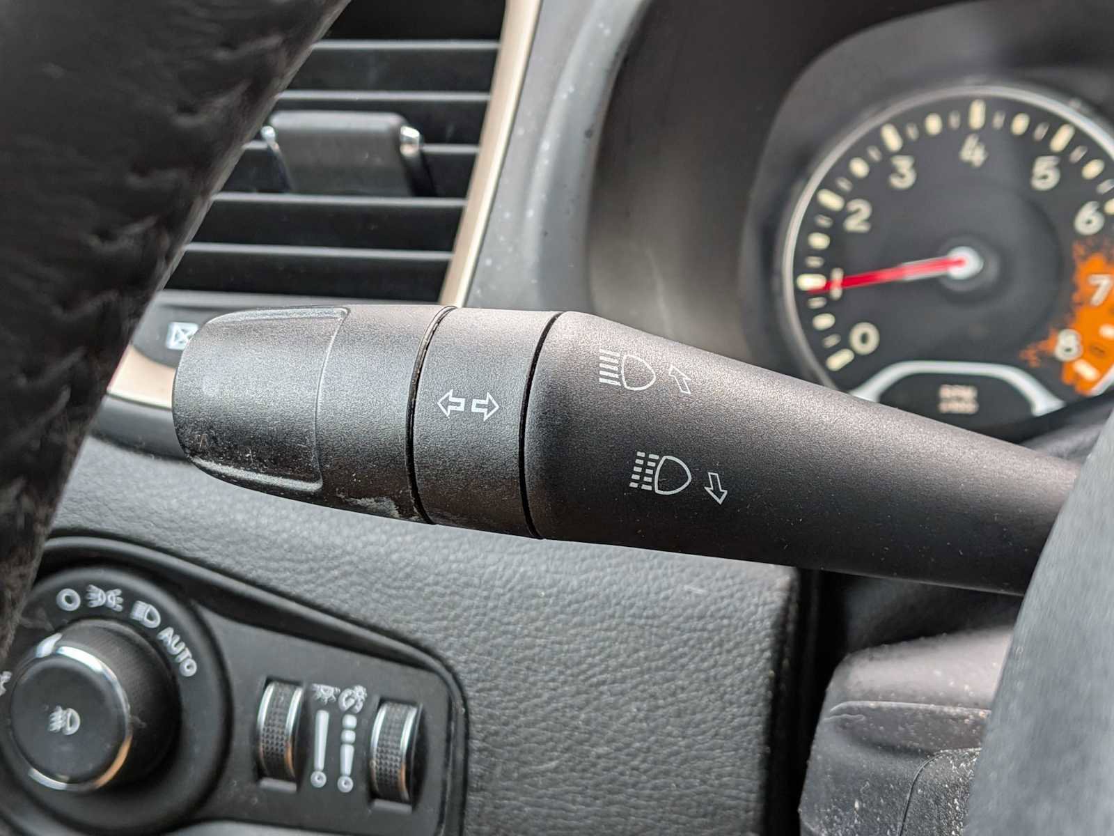Used 2015 Jeep Renegade Latitude image 25