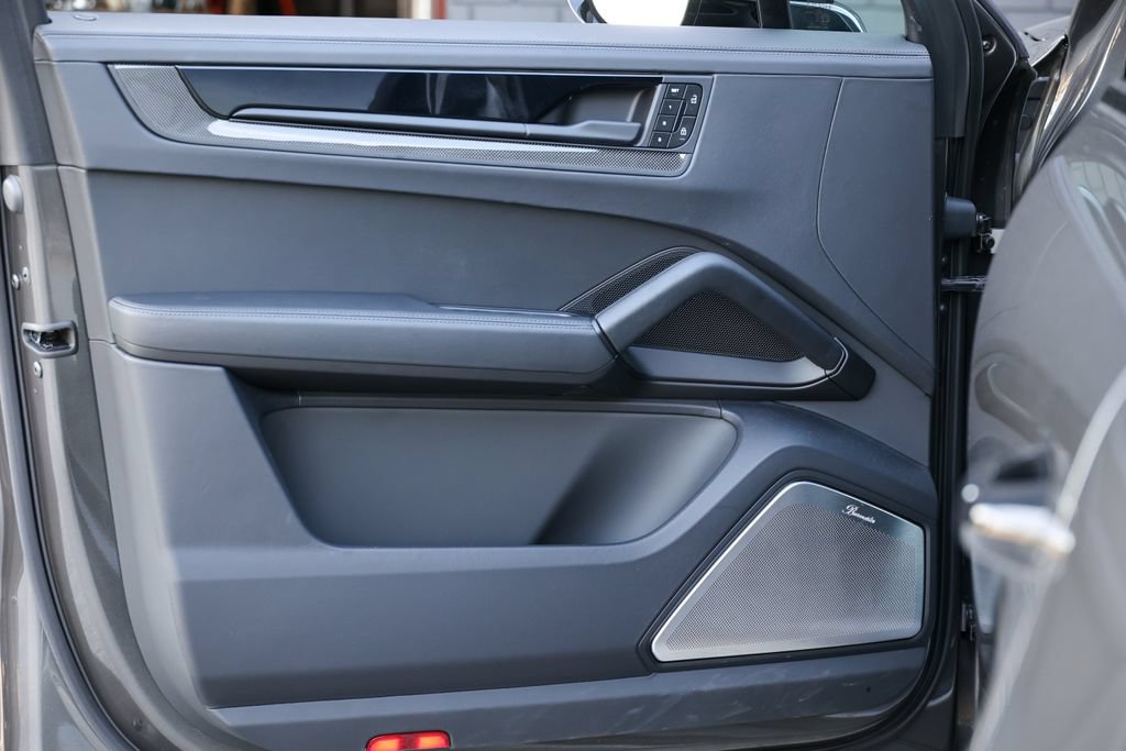Certified 2025 Porsche Cayenne GTS AWD/4WD image 26