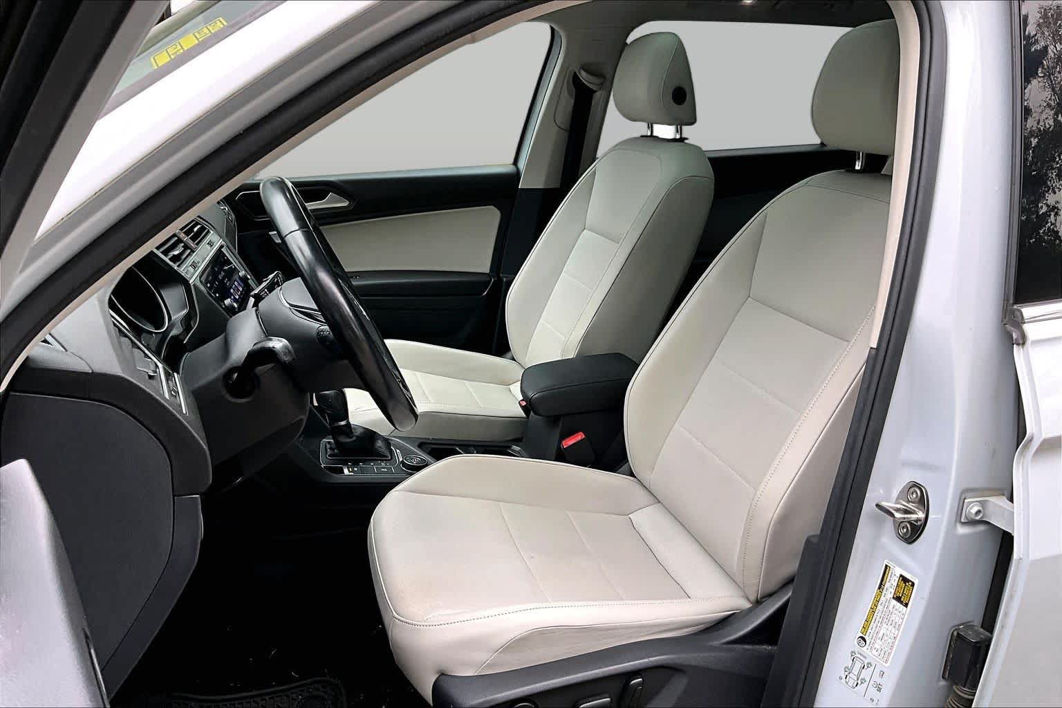 Used 2018 Volkswagen Tiguan SE w/ Panoramic Sunroof Package AWD/4WD image 9