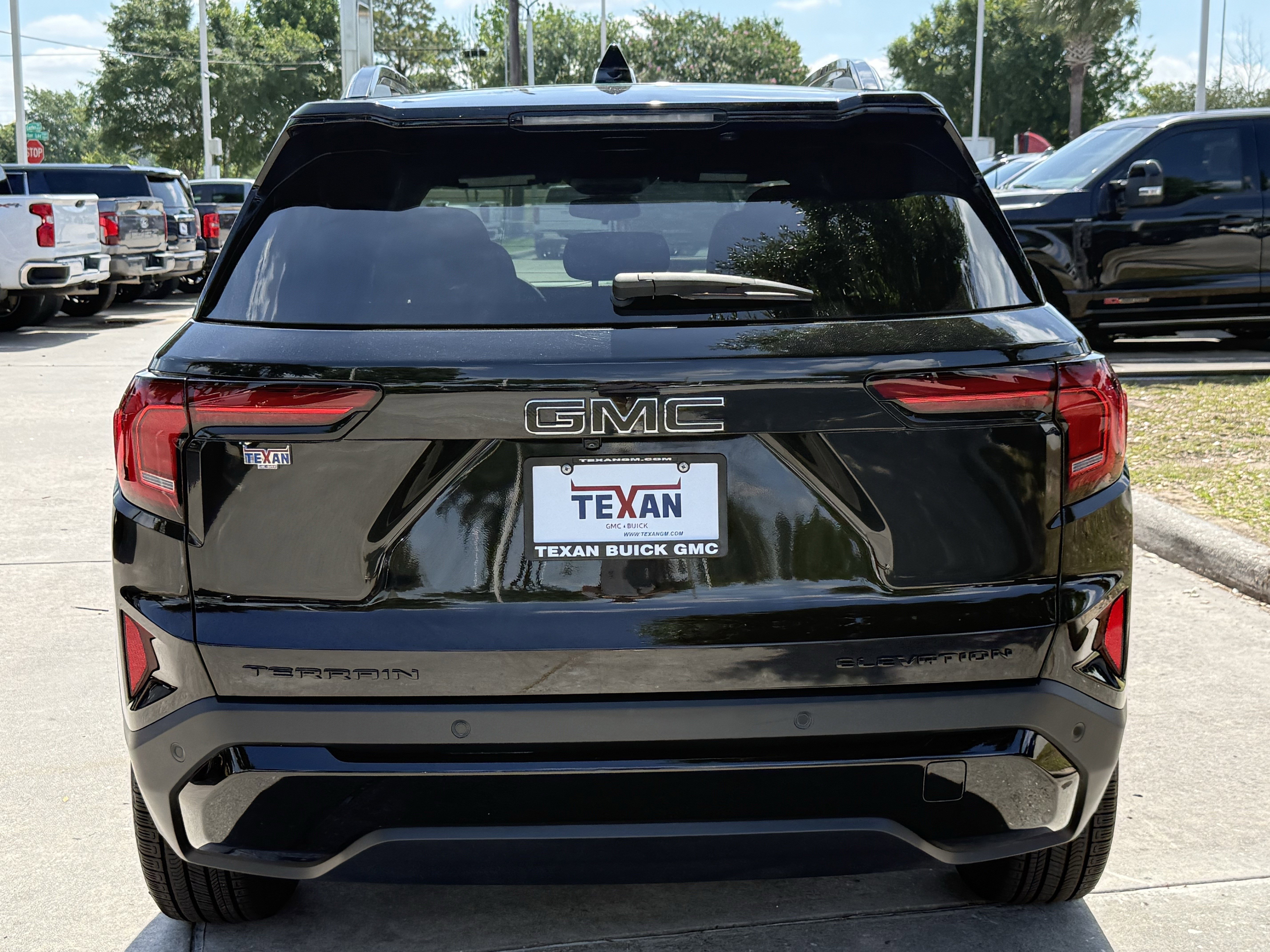 Used 2026 GMC Terrain Elevation w/ Elevation Premium Package FWD image 6