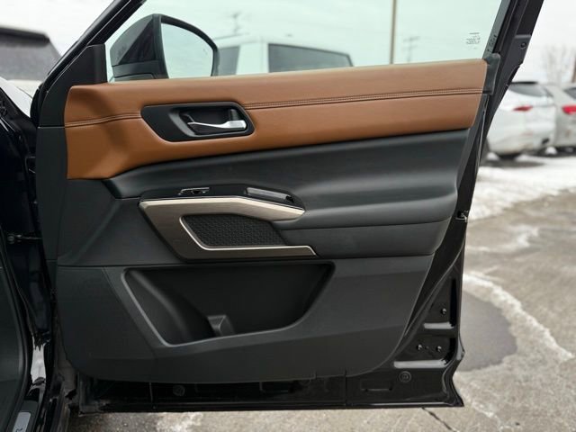 Used 2023 Nissan Pathfinder Platinum w/ Cargo Package image 19