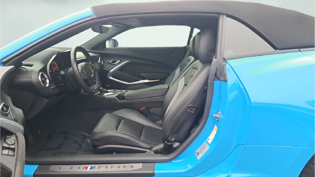 Used 2023 Chevrolet Camaro SS w/ Design Package 3 RWD image 22