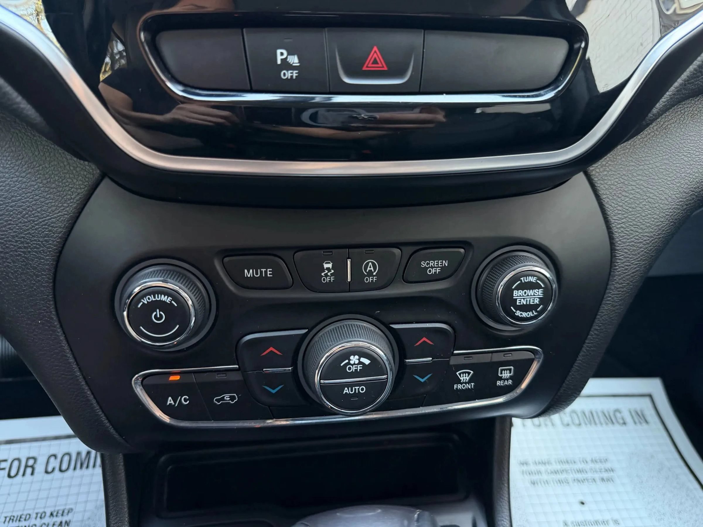 Used 2019 Jeep Cherokee Limited AWD/4WD image 29