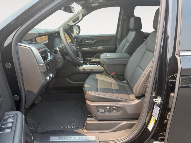 Used 2026 GMC Yukon XL Denali w/ Sun & Power Step Package AWD/4WD image 11