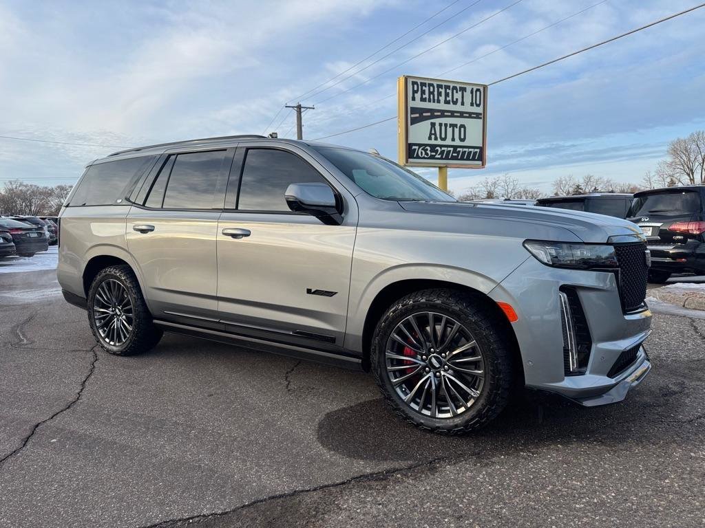 Used 2024 Cadillac Escalade V w/ LPO, ONYX Package image 2