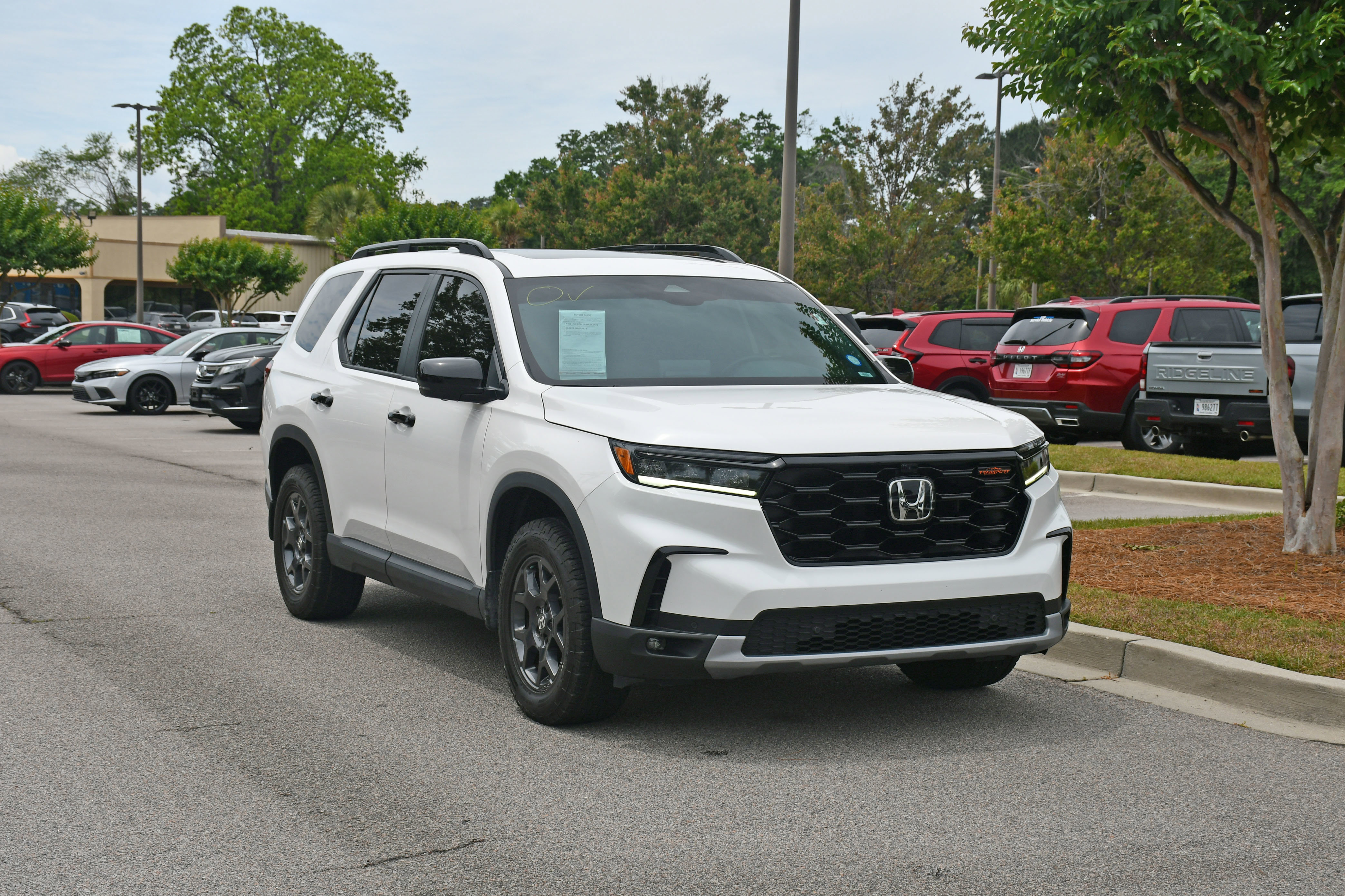 Used 2025 Honda Pilot TrailSport image 6