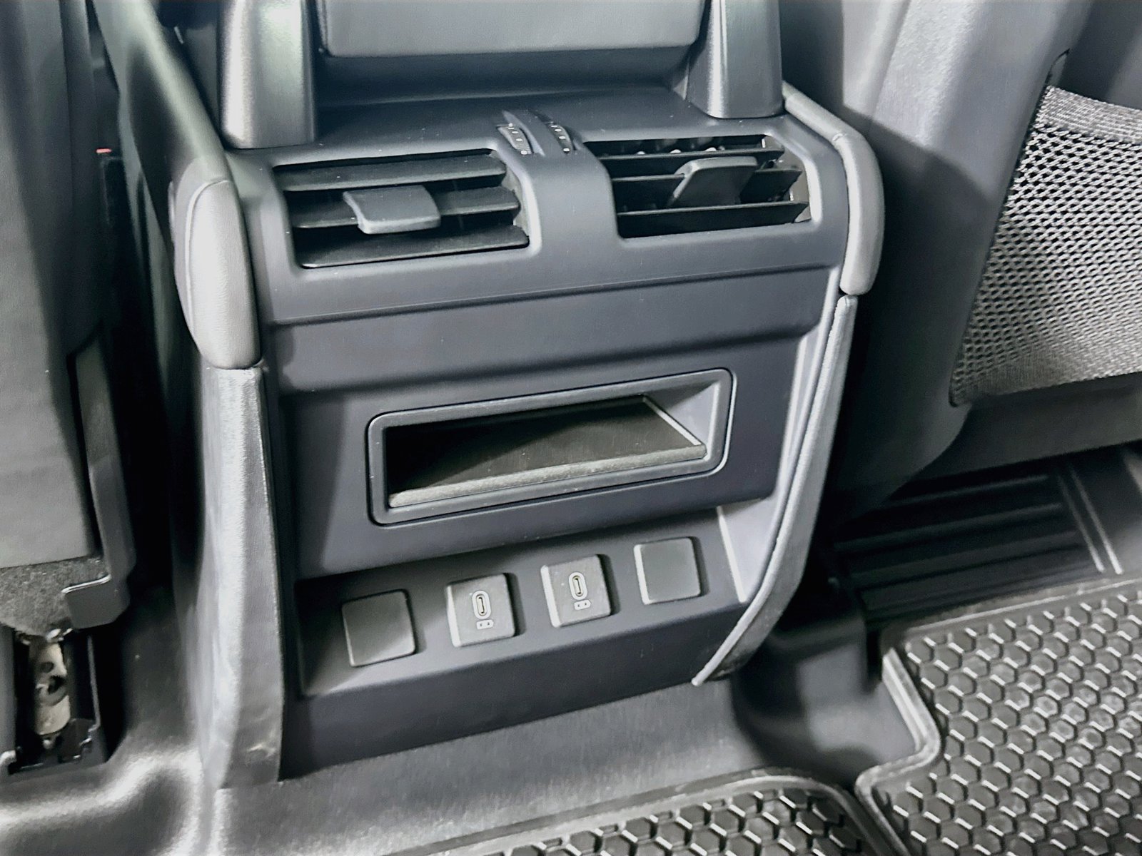 New 2026 Land Rover Defender 110 X-Dynamic SE AWD/4WD image 38