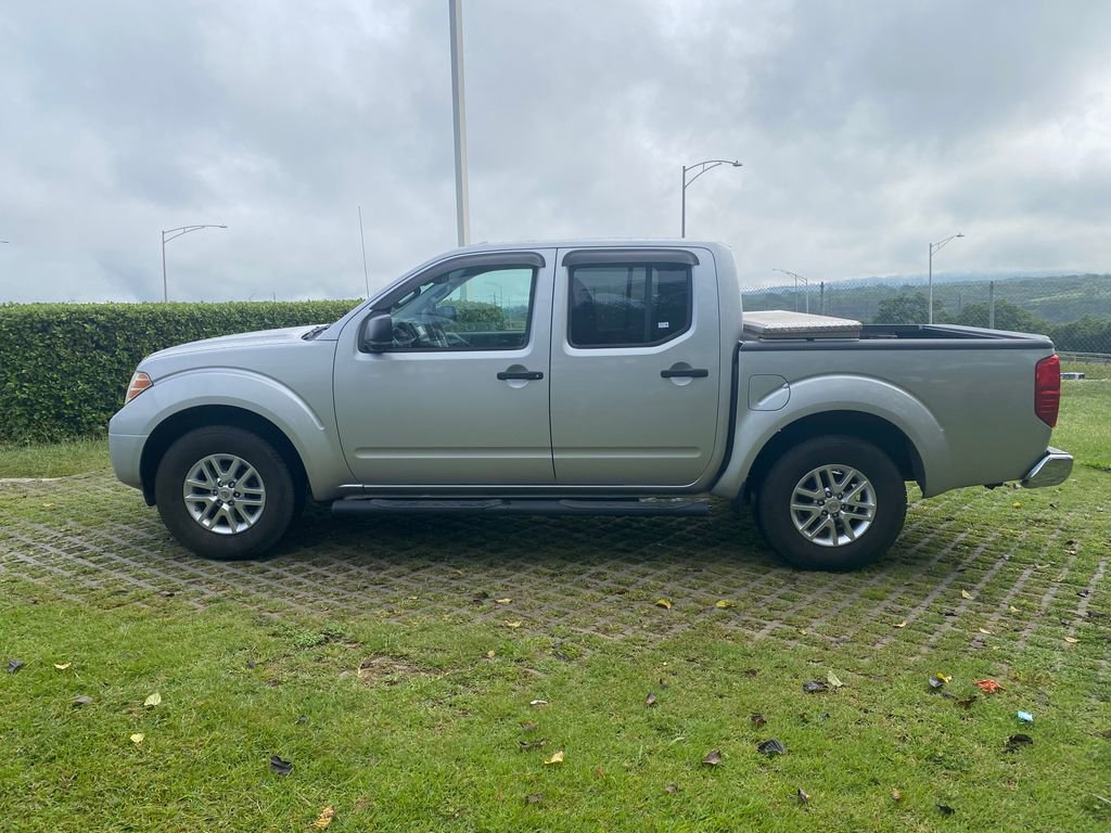 Used 2015 Nissan Frontier SV w/ SV Value Truck Package RWD image 4