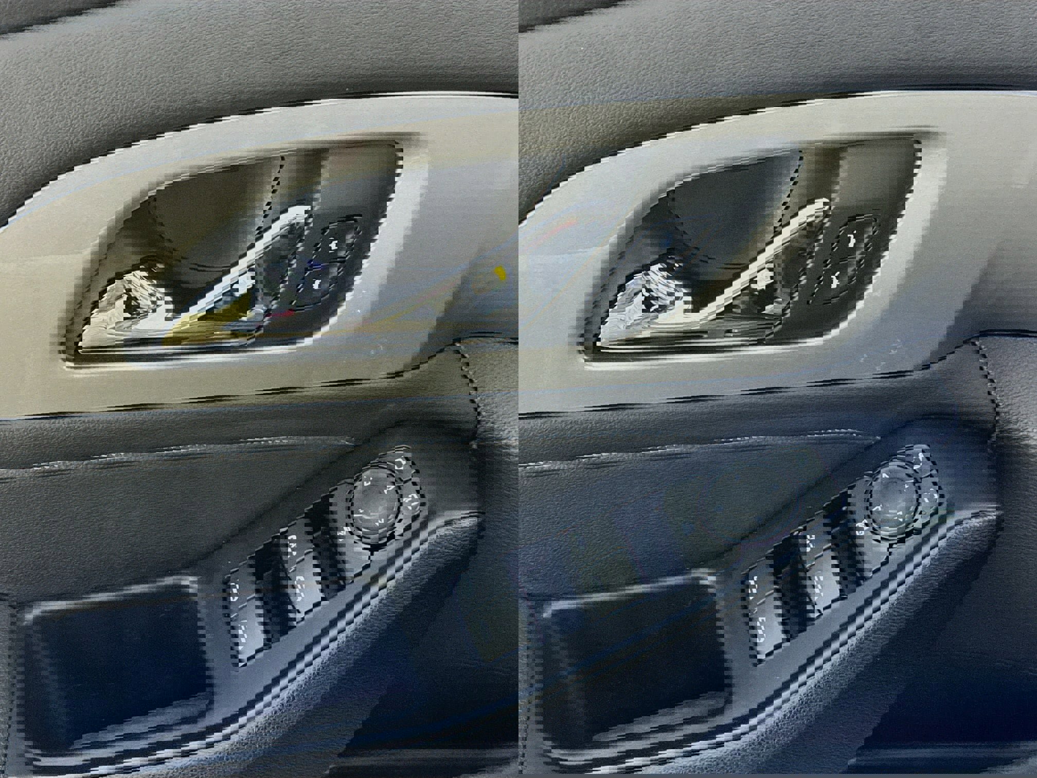 Used 2023 Chevrolet Traverse LT image 16