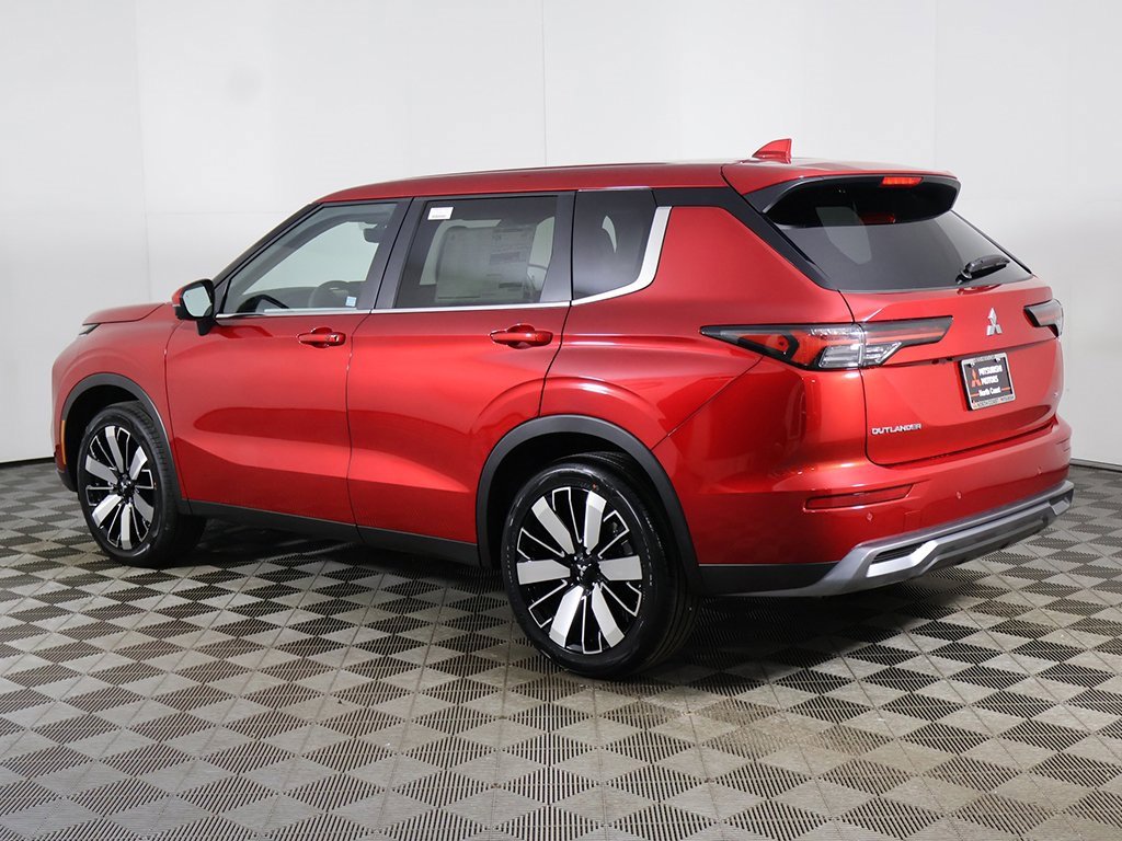 New 2025 Mitsubishi Outlander SE image 12