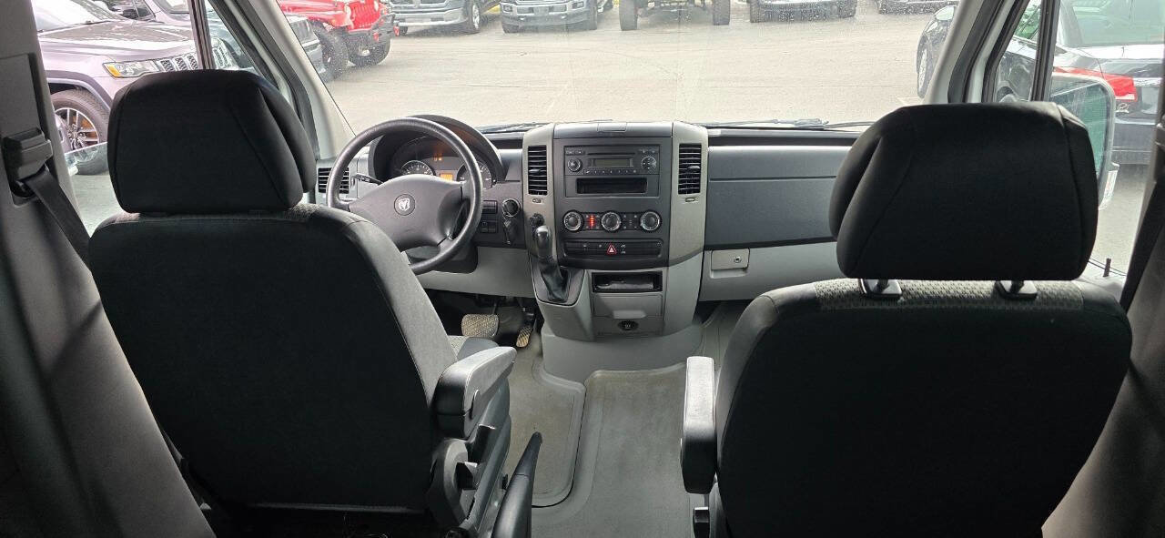 Used 2008 Dodge Sprinter 2500 RWD image 21