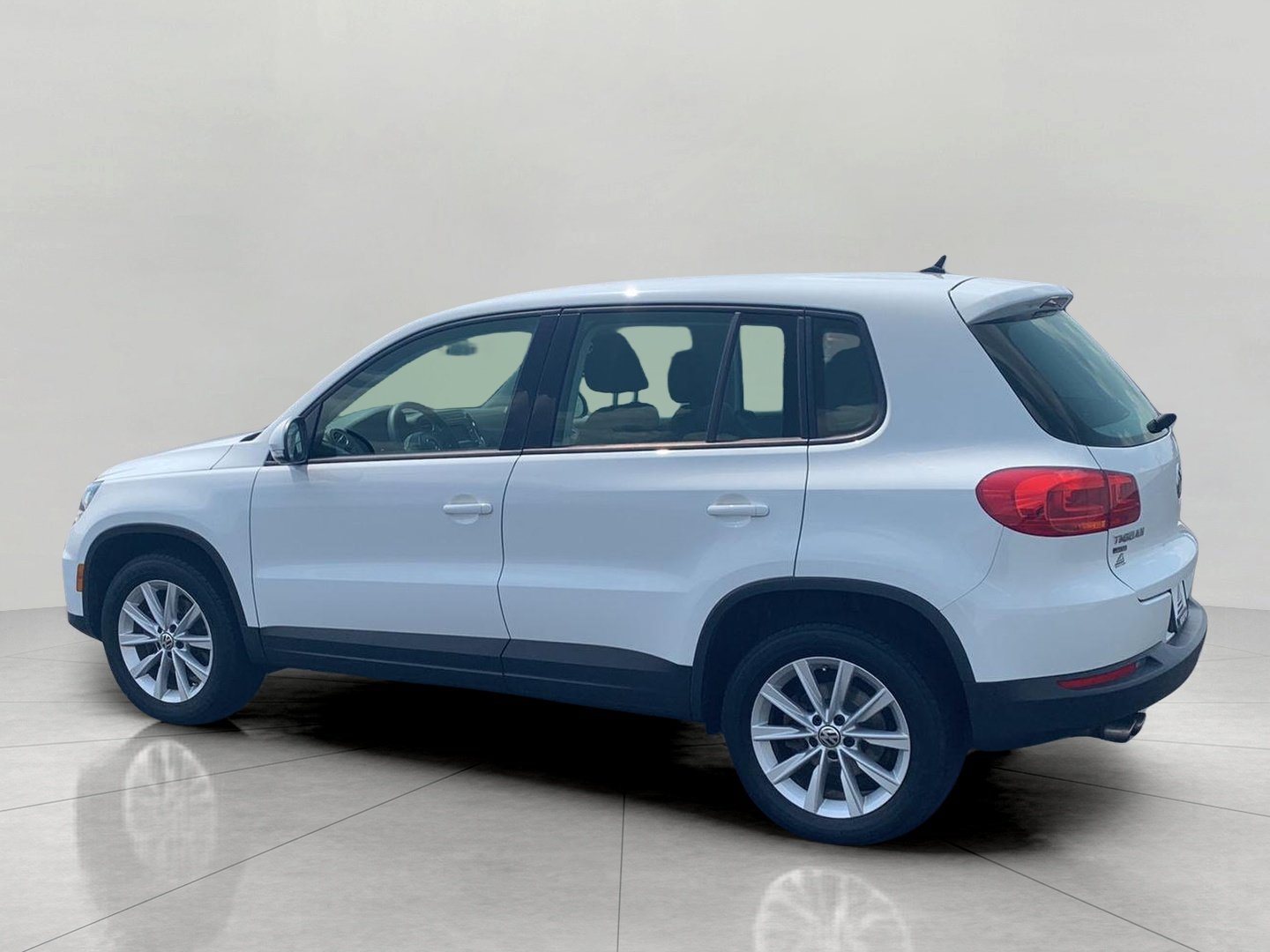 Used 2017 Volkswagen Tiguan Limited w/ Alloy Wheels Package AWD/4WD image 5