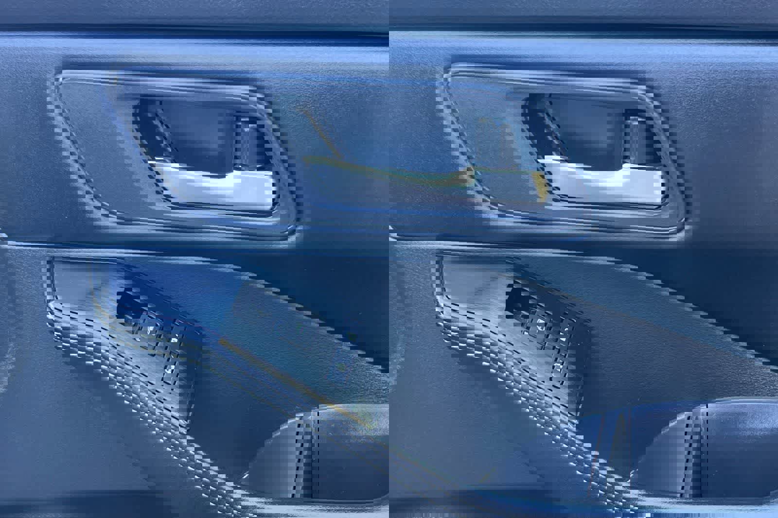 Used 2024 Nissan Rogue SV image 21