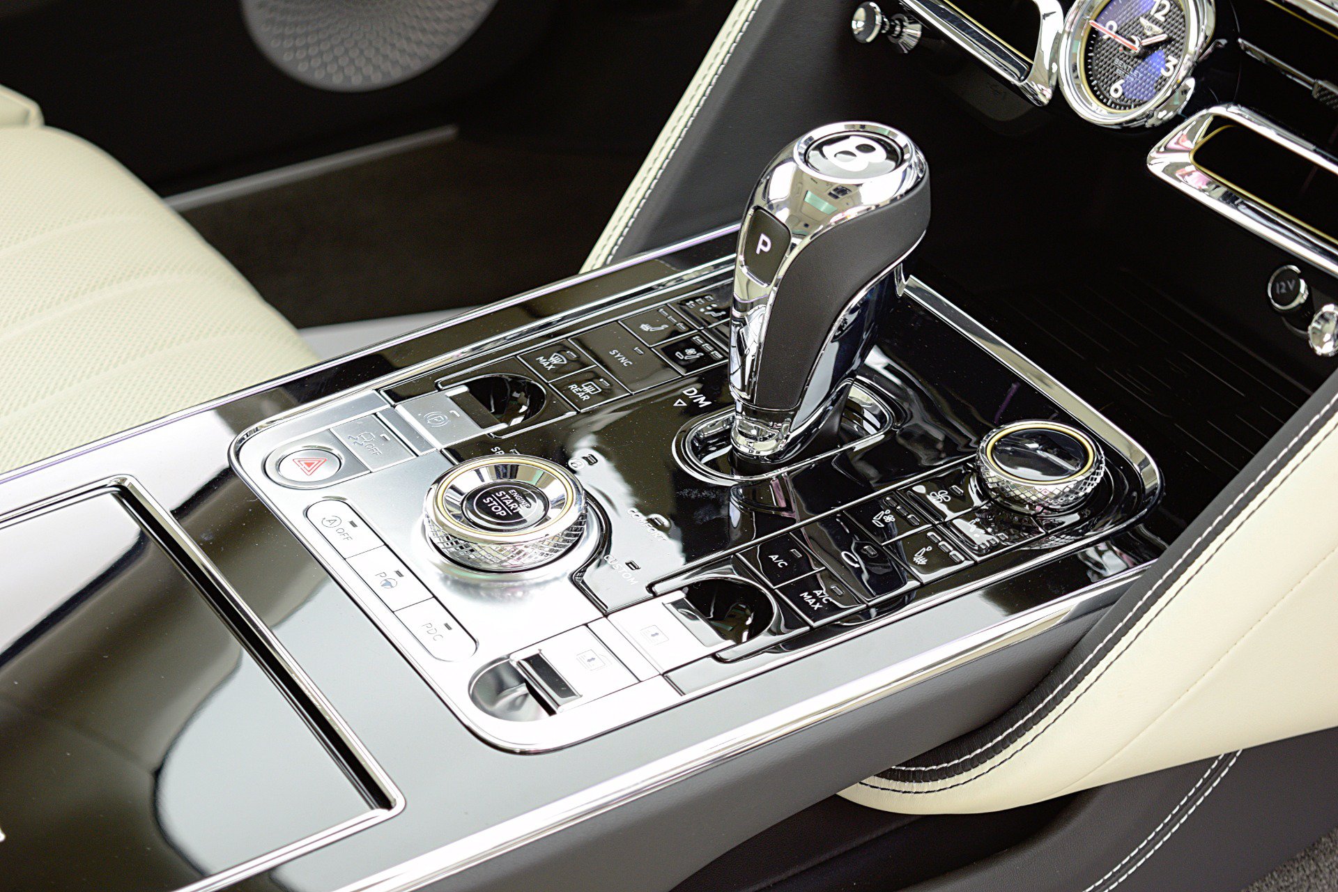 Used 2024 Bentley Flying Spur Azure AWD/4WD image 26