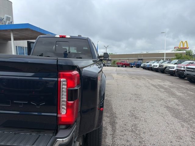 Used 2023 Ford F450 Lariat w/ FX4 Off-Road Package AWD/4WD image 3