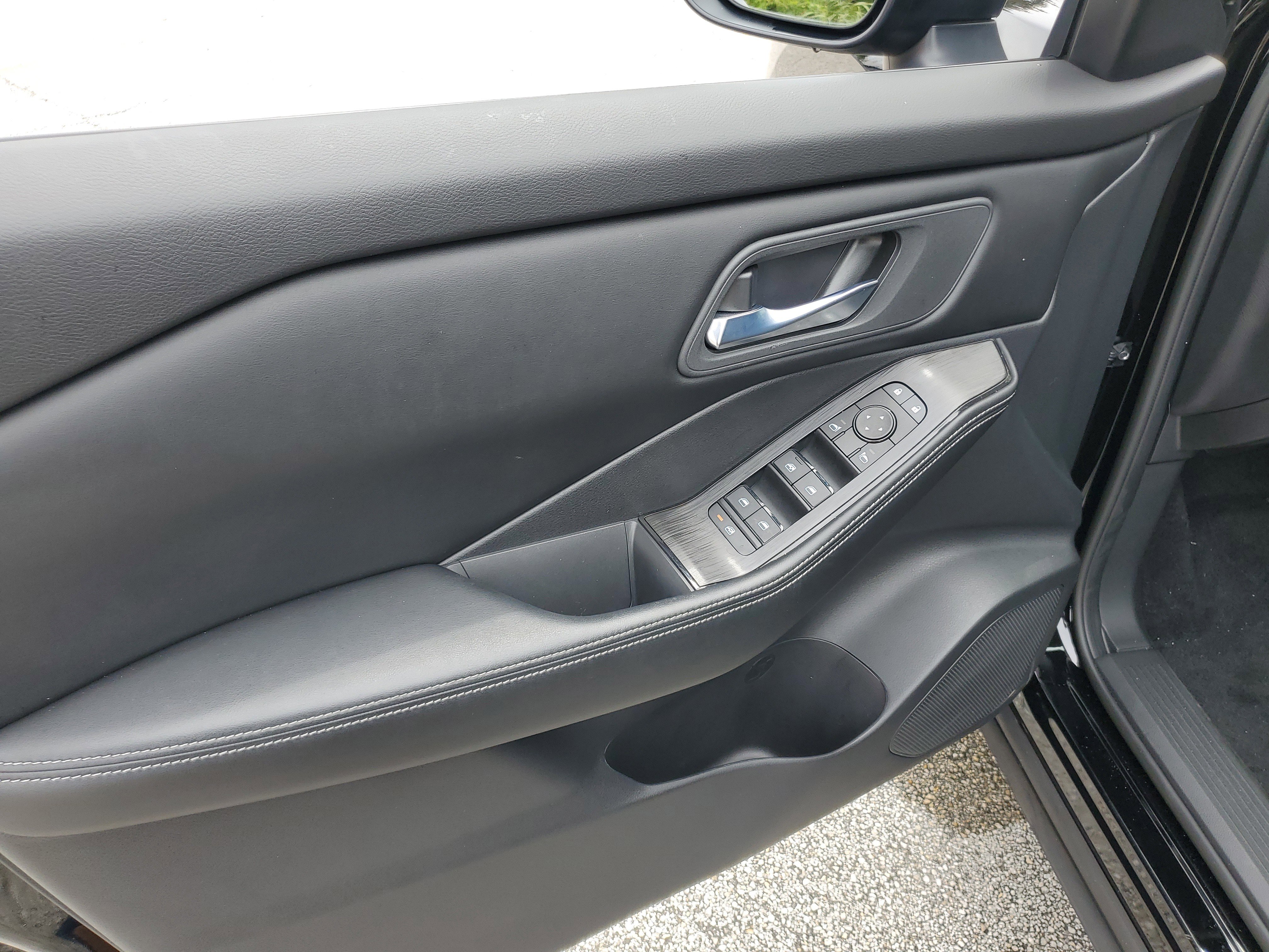 Used 2024 Nissan Rogue SV image 13