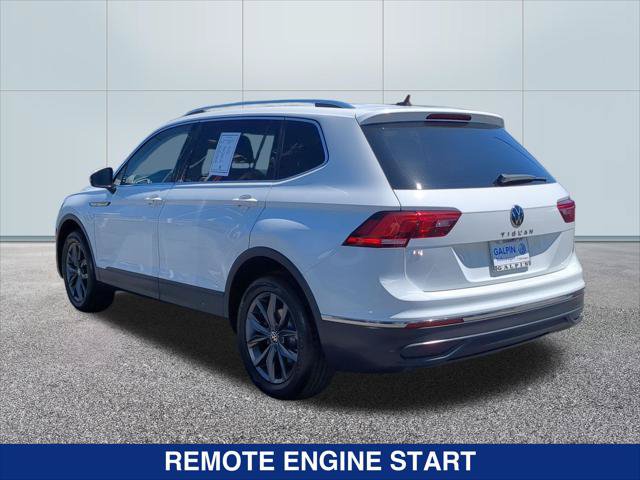 Certified 2022 Volkswagen Tiguan SE w/ Panoramic Sunroof Package FWD image 3