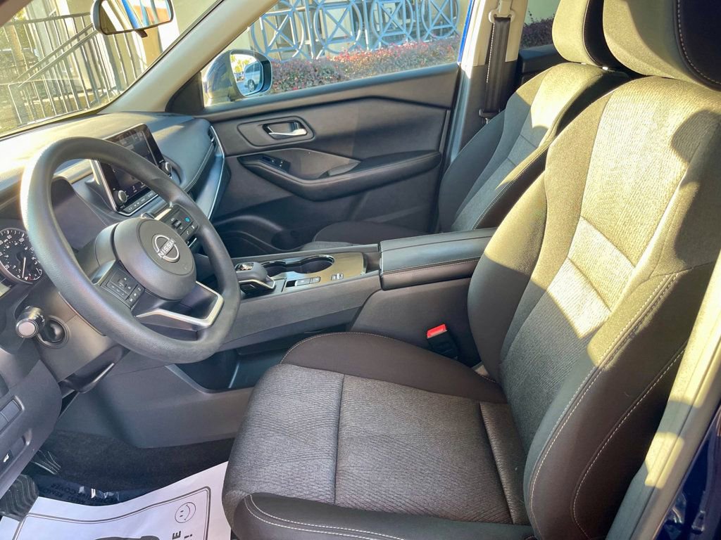 Used 2024 Nissan Rogue SV image 11