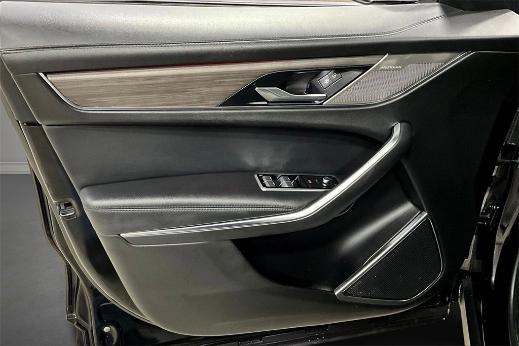 Used 2021 Jaguar F-PACE image 19