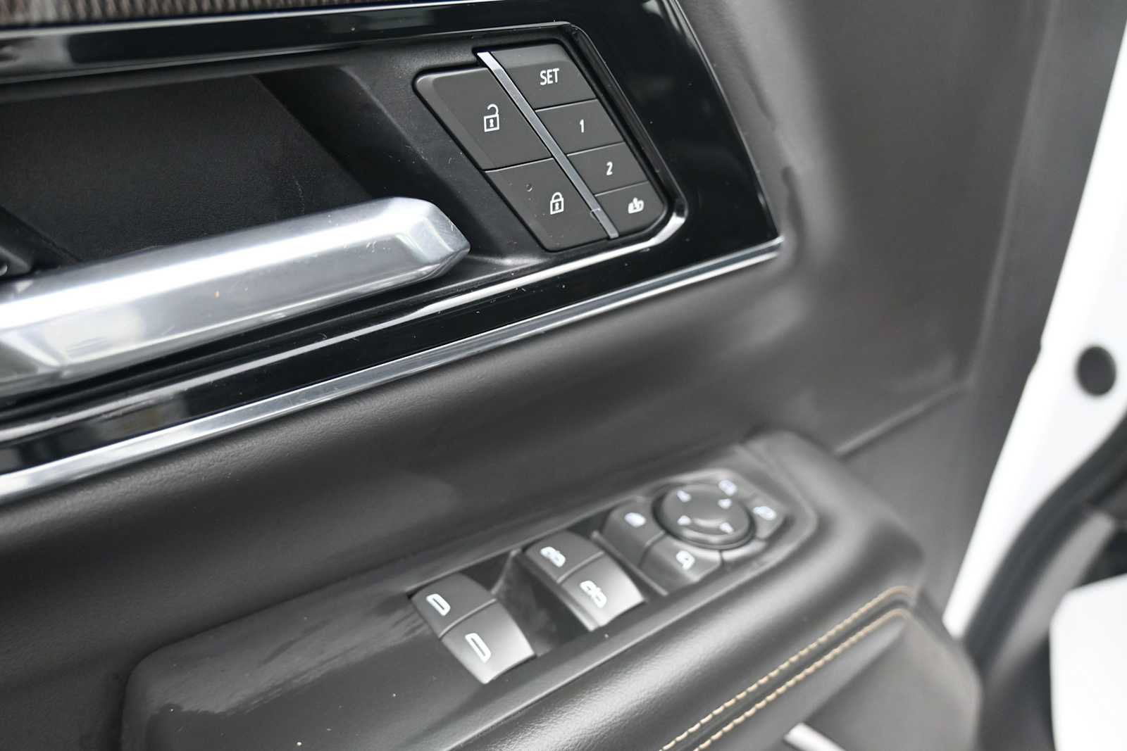 Used 2025 GMC Yukon XL Elevation AWD/4WD image 18