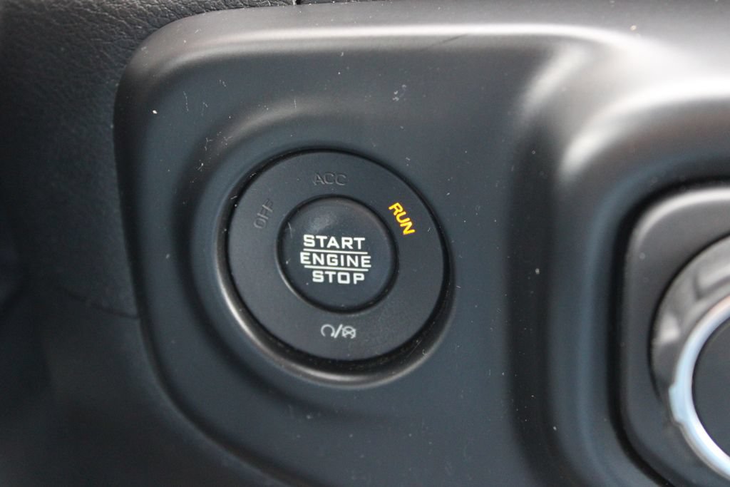 Used 2020 Jeep Wrangler Unlimited Sahara AWD/4WD image 37