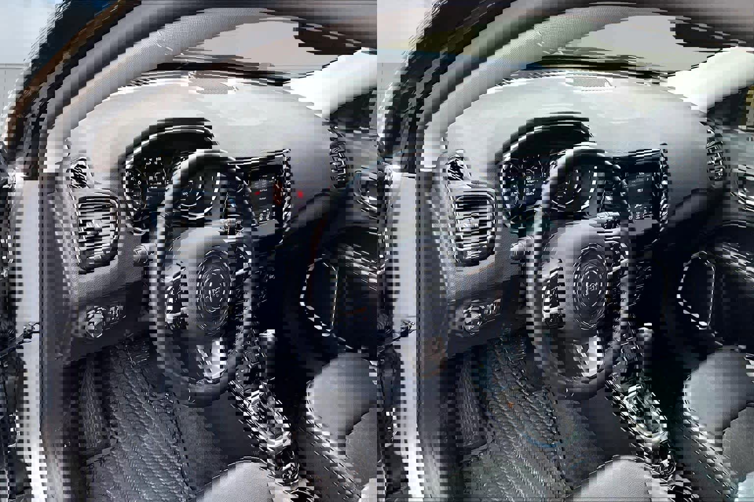 Used 2019 Jeep Compass Altitude image 2