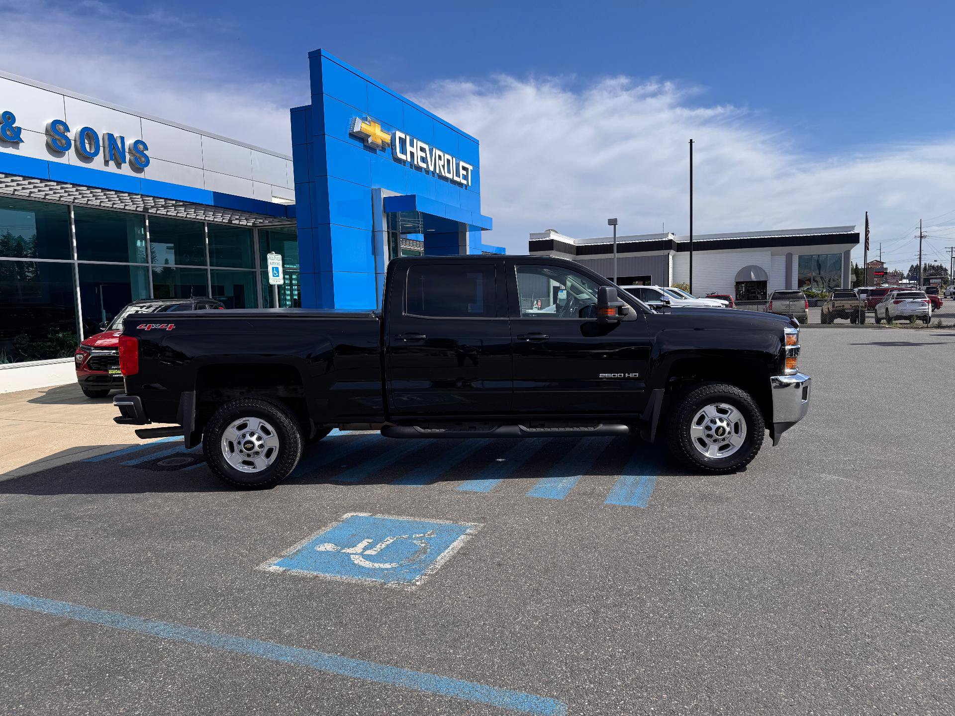 Used 2017 Chevrolet Silverado 2500 LT w/ LT Convenience Package AWD/4WD image 8