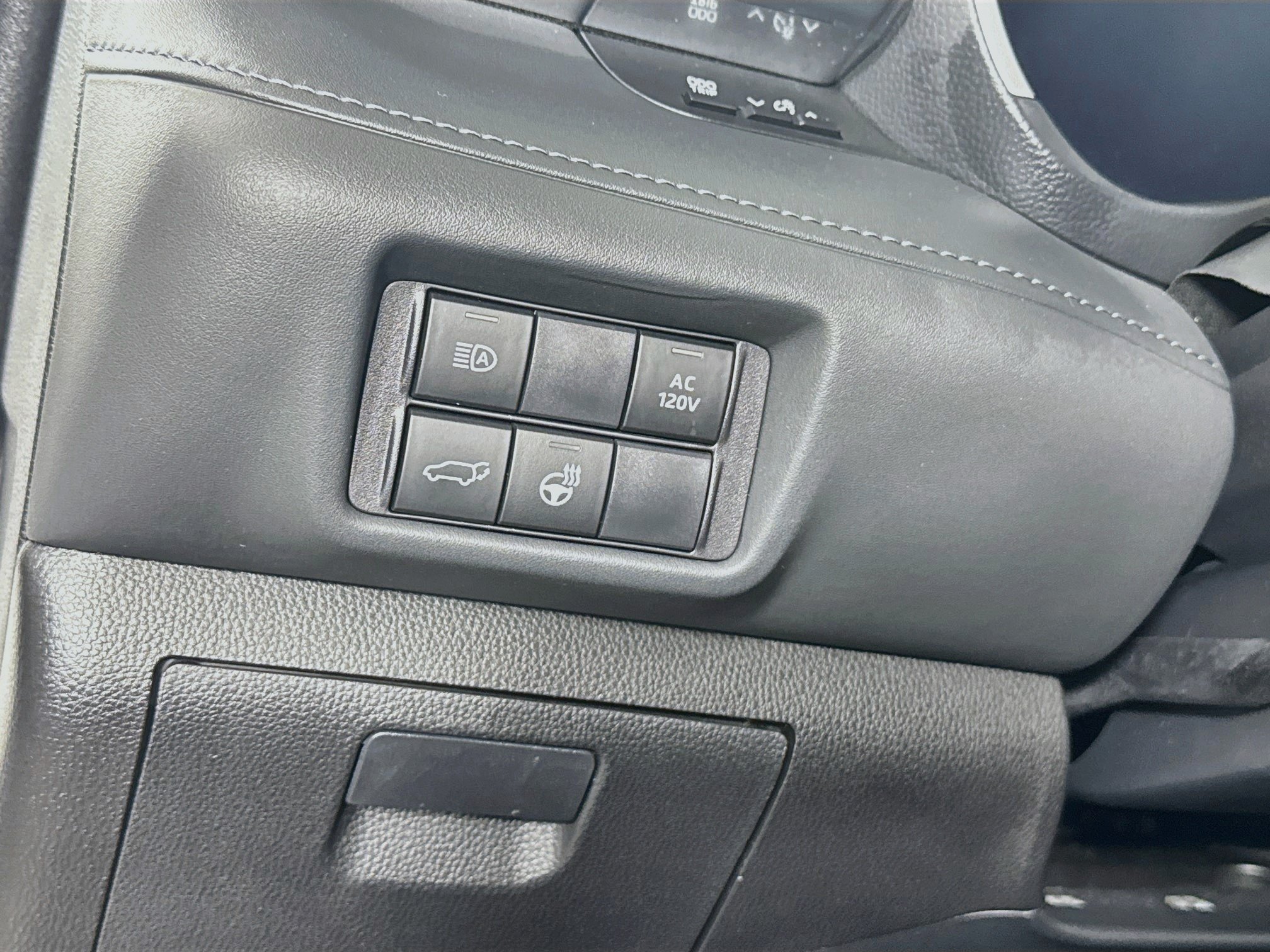 Used 2023 Toyota Highlander Limited AWD/4WD image 11