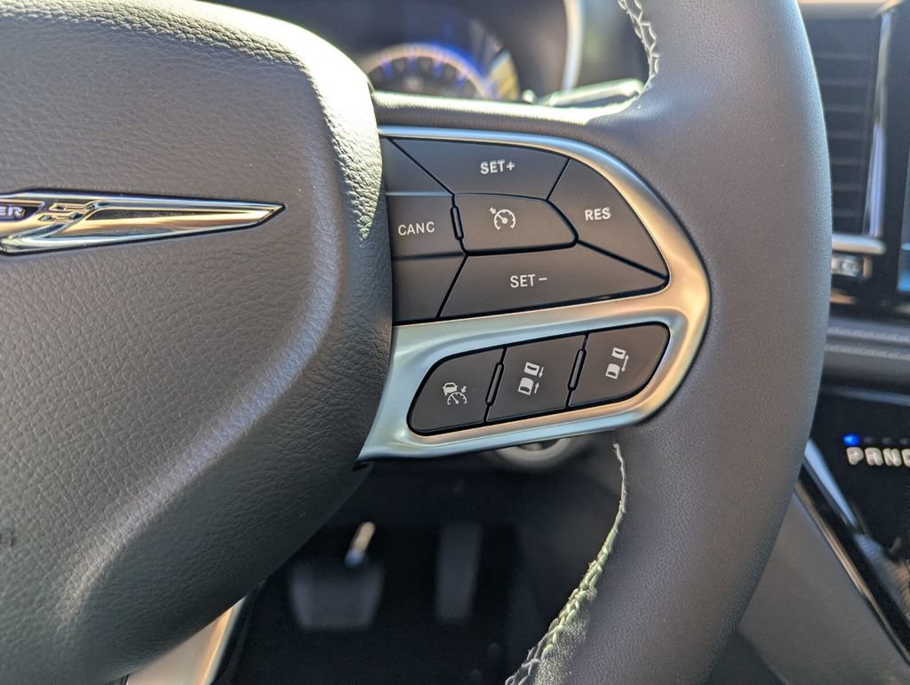 New 2026 Chrysler Pacifica Select FWD image 19