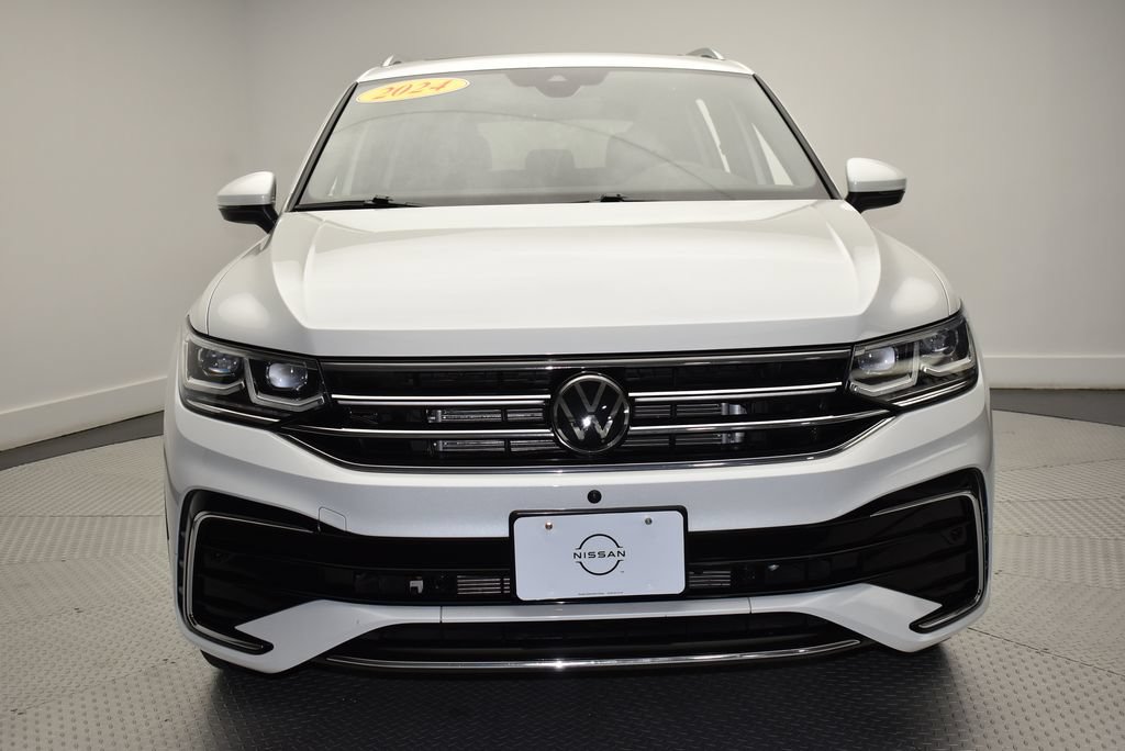 Used 2024 Volkswagen Tiguan SEL R-Line AWD/4WD image 2
