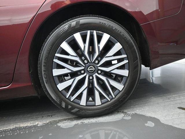 Used 2025 Nissan Altima 2.5 SV image 15