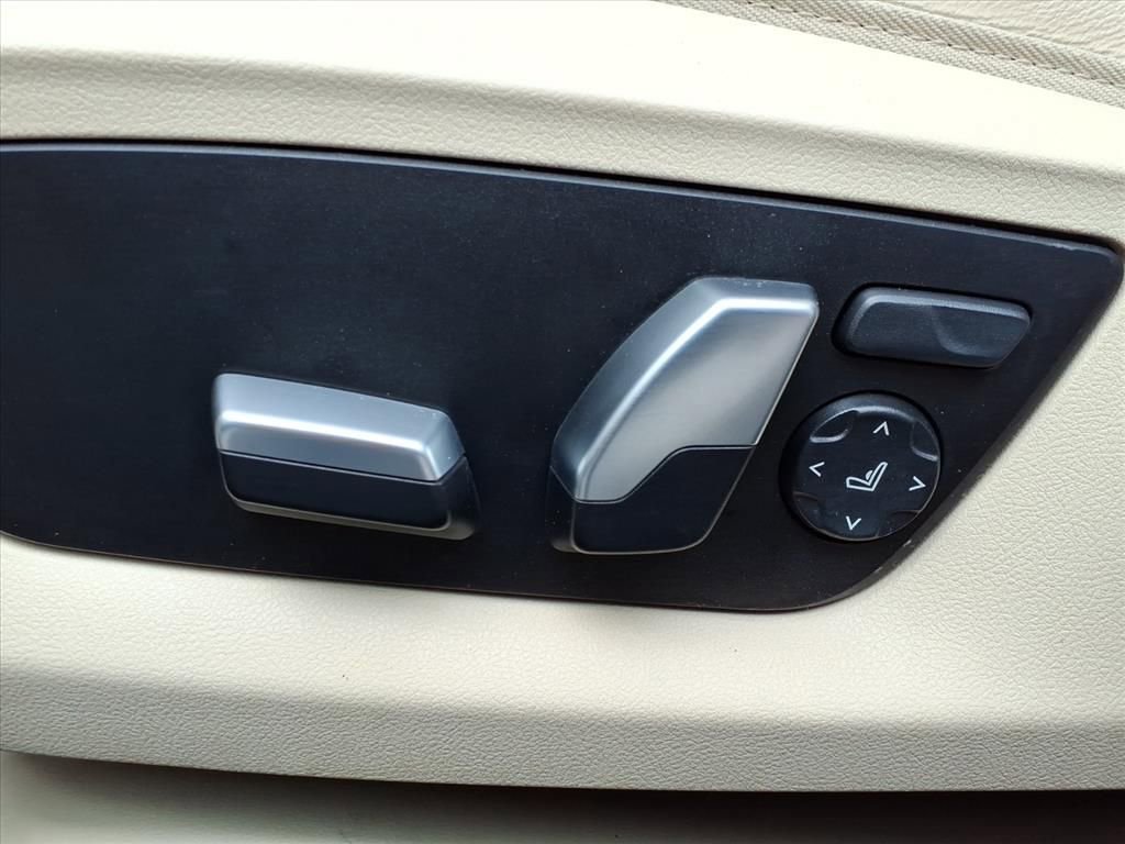 Used 2022 BMW 530i xDrive w/ Convenience Package image 28