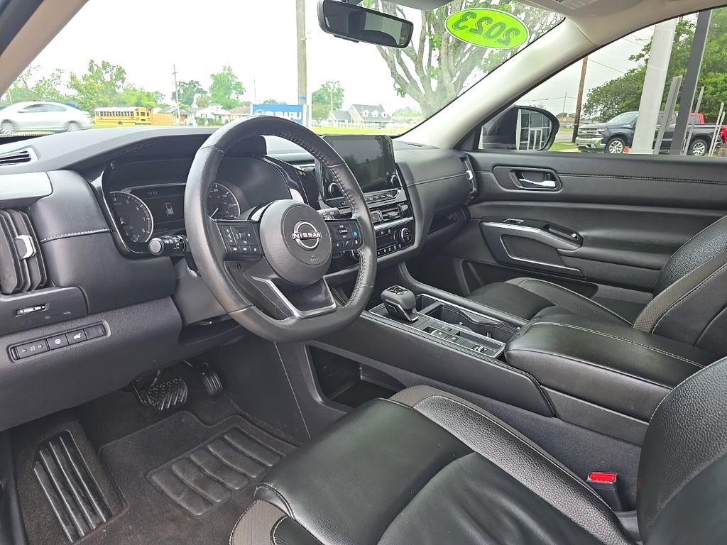 Used 2023 Nissan Pathfinder SL w/ Lighting Package (N92) FWD image 14