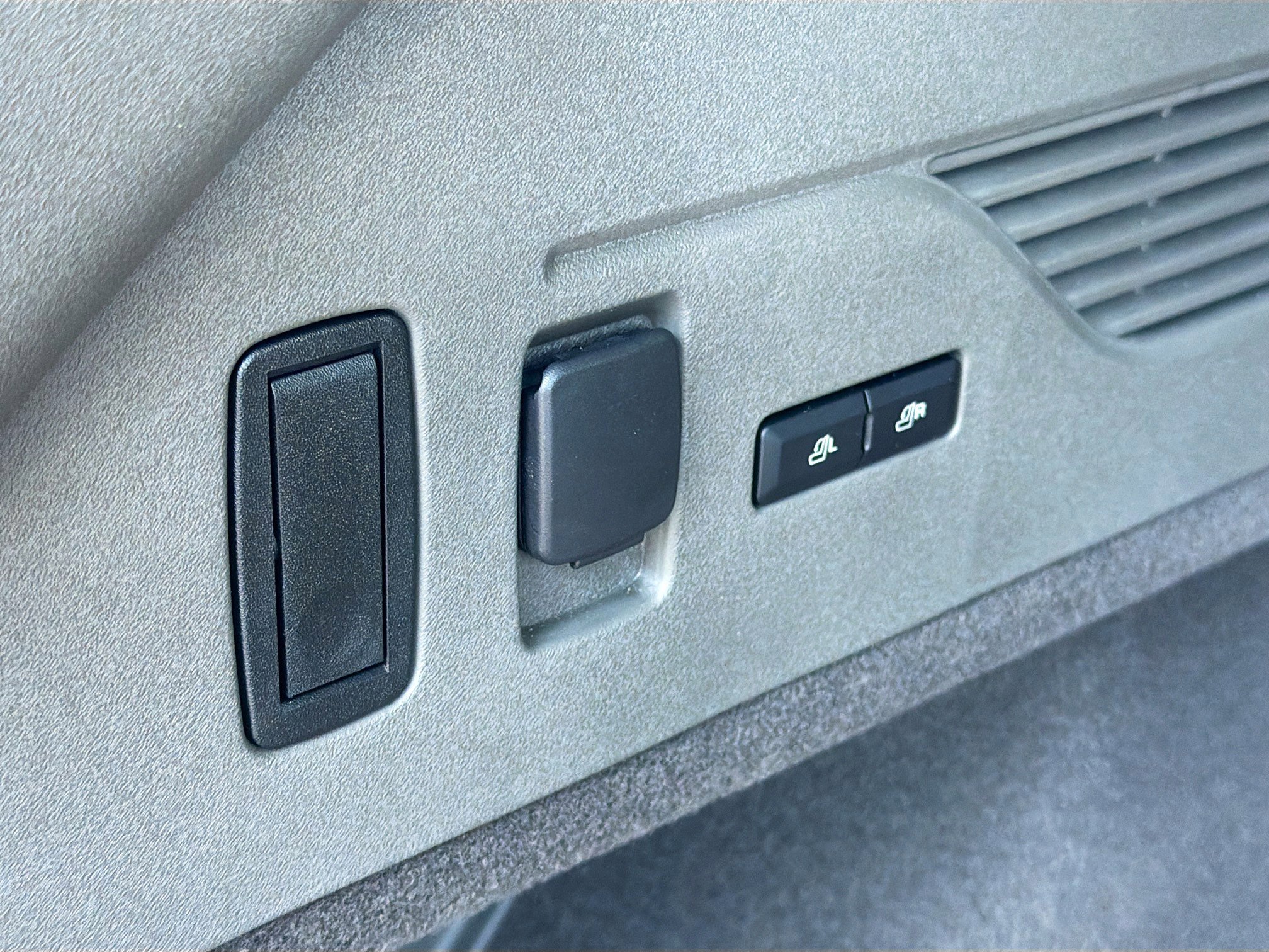 Used 2025 Lincoln Nautilus Premier w/ Equipment Group 102A image 13