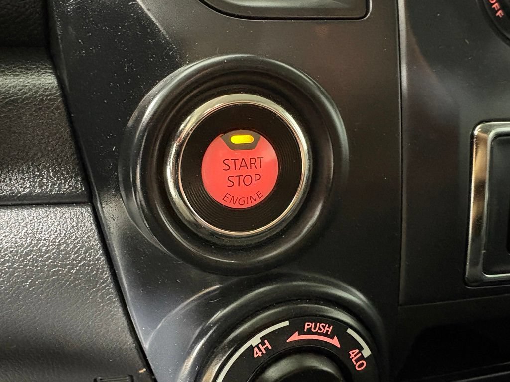 Used 2024 Nissan Titan SV AWD/4WD image 33