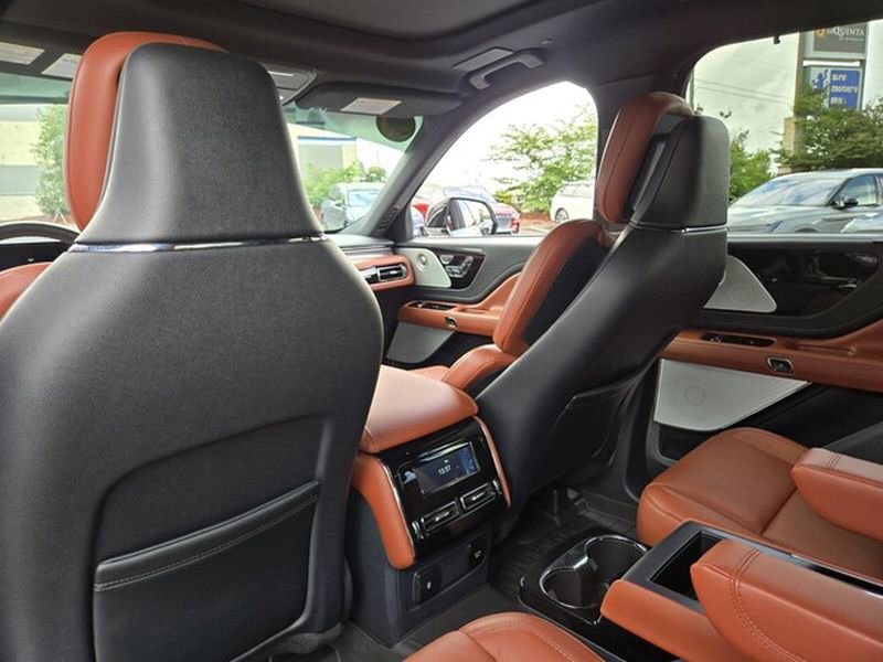 Used 2025 Lincoln Aviator Reserve w/ Equipment Group 201A AWD/4WD image 15