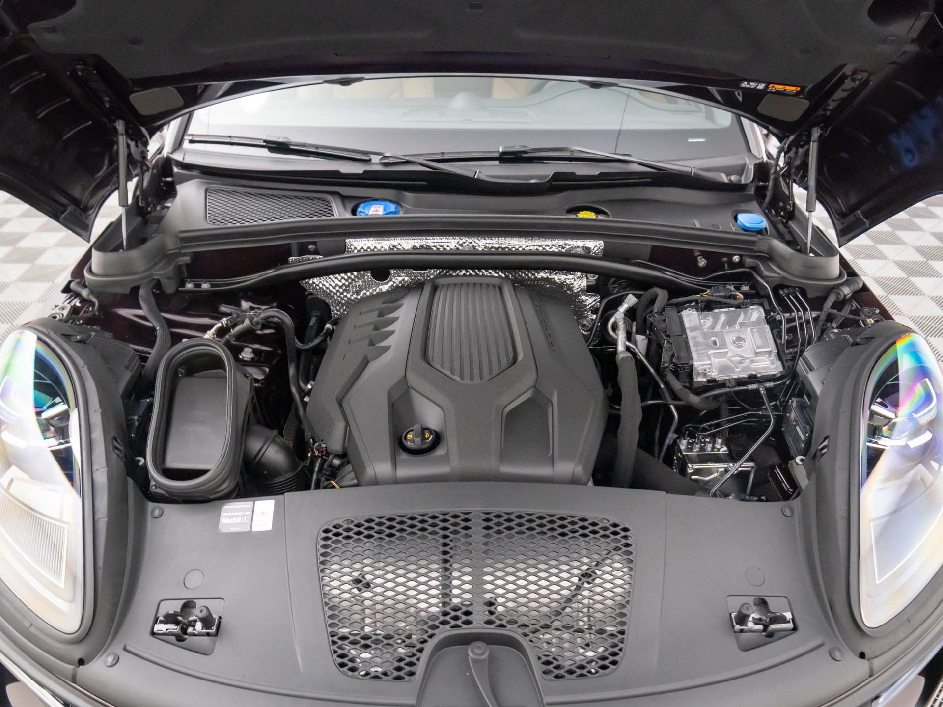 Certified 2026 Porsche Macan image 30